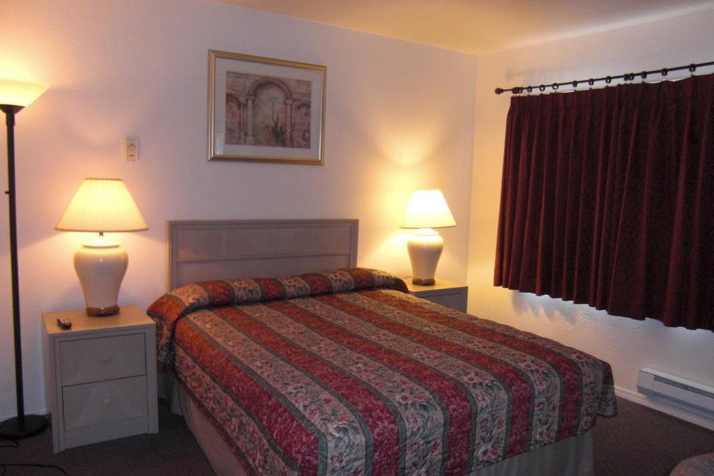 Front Street Inn Crescent City Szoba fotó